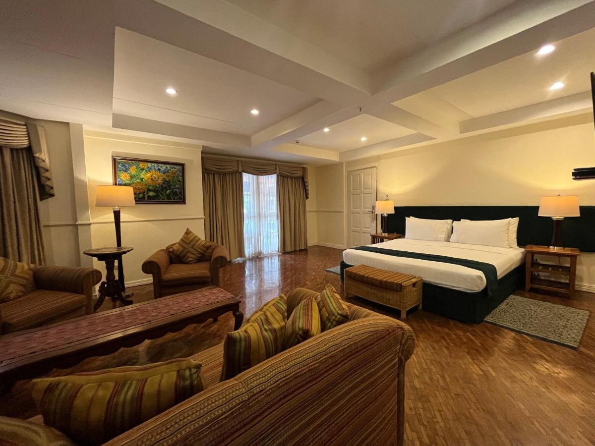 Coco Grande Hotel Dumaguete City Exterior photo
