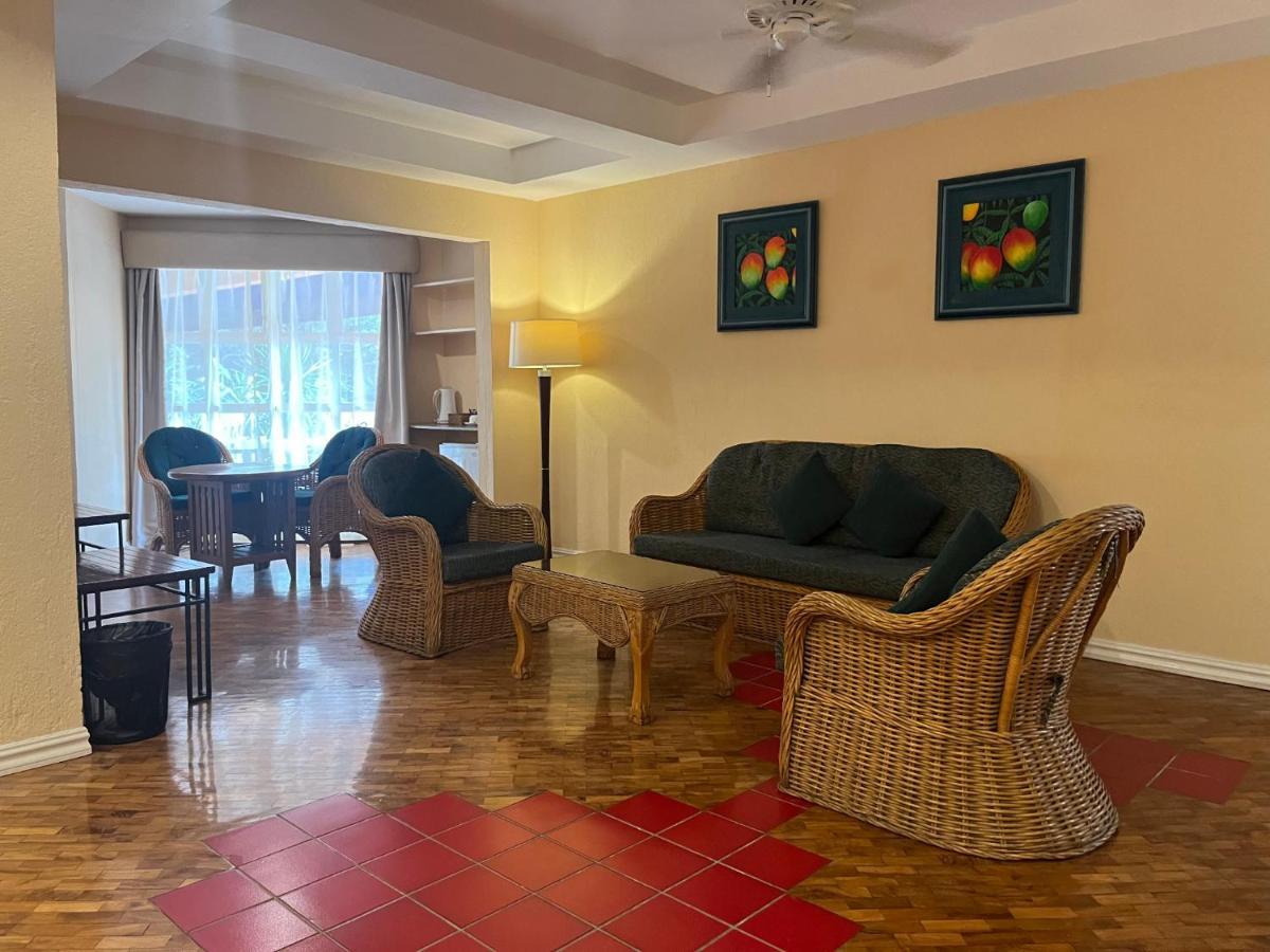 Coco Grande Hotel Dumaguete City Exterior photo