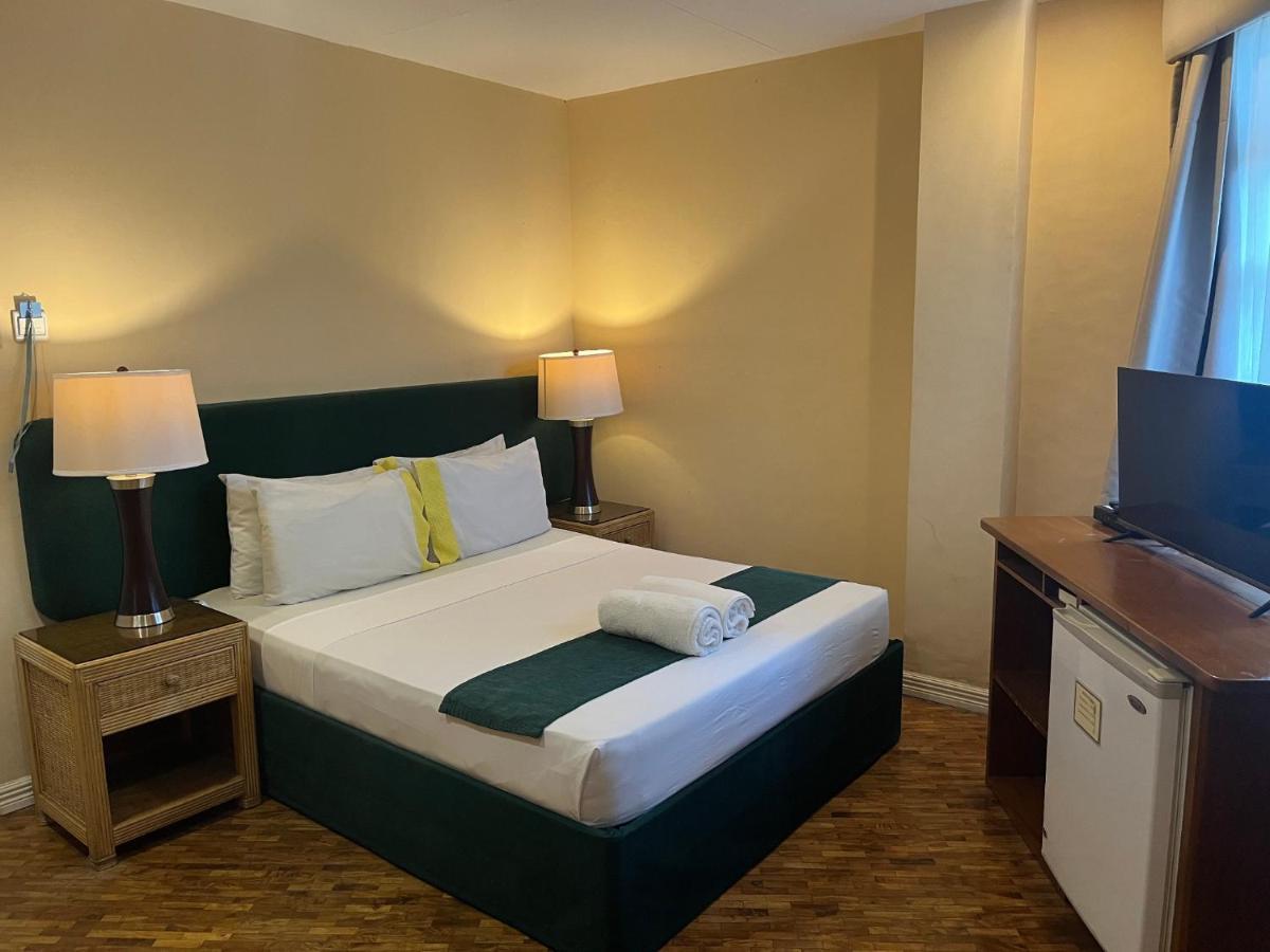 Coco Grande Hotel Dumaguete City Exterior photo