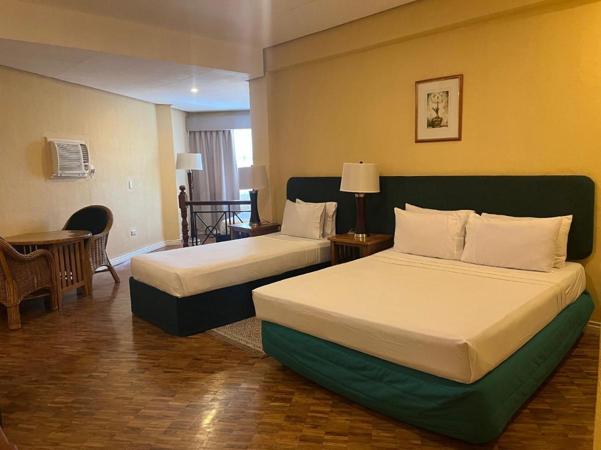 Coco Grande Hotel Dumaguete City Exterior photo